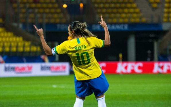 Marta é cortada da seleção feminina após testar positivo para covid 