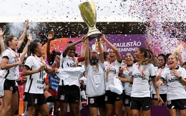 Corinthians atropela Ferroviária e leva o bi do Paulista Feminino