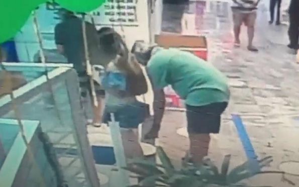 Homem é flagrado tirando foto por da saia de uma jovem | F5 News - Sergipe Atualizado