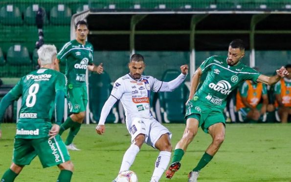 Confiança perde para a Chapecoense, que conquista o título da Série B com gol no fim