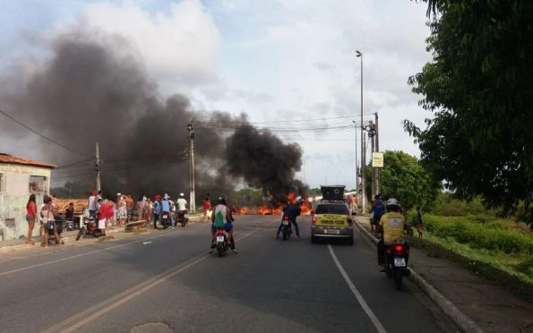 Protesto bloqueia ponte entre Aracaju e Nossa Senhora do Socorro