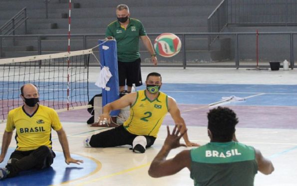 Seleção brasileira de vôlei sentado inicia treinamento em Sergipe 