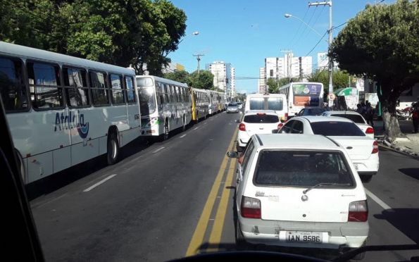 Categoria dividida: Rodoviários realizam novo protesto em Aracaju