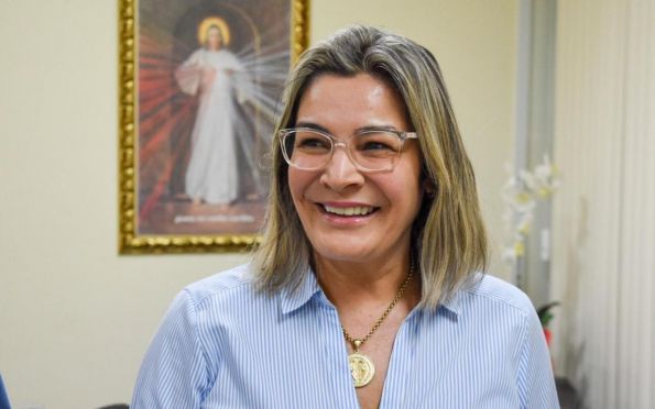 Deputada Janier Mota contrai covid e é internada em hospital de Aracaju