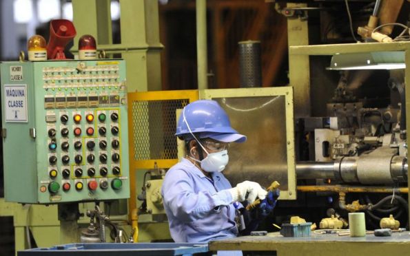 Produtividade da indústria cai 2,5% no primeiro trimestre, aponta CNI