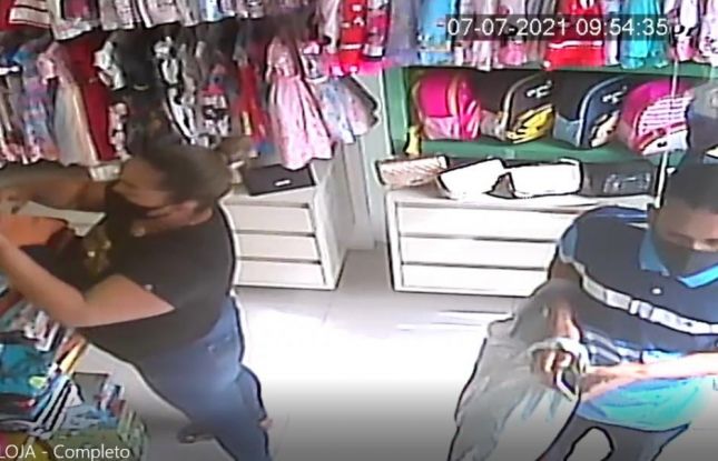 Trio é flagrado furtando roupas de loja em Itabaiana; veja o vídeo