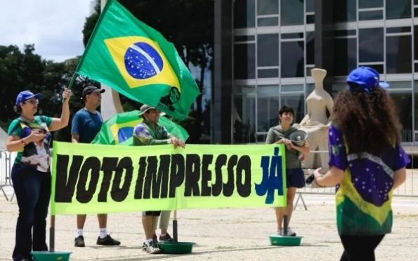 Entenda a polêmica em torno da PEC do voto impresso no Brasil