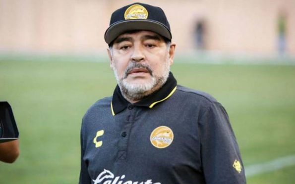 Fãs de Maradona relembram gigante do futebol um ano após morte