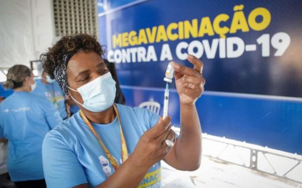 Covid-19: taxa de óbitos é 27 vezes maior entre idosos sem vacina no Rio