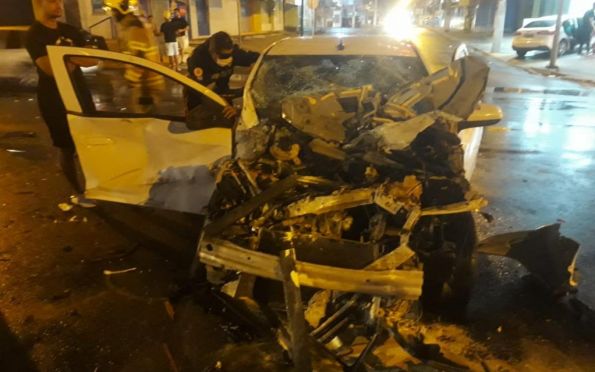 Mulher embriagada causa acidente na avenida Augusto Franco, em Aracaju