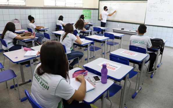 Professores da educação básica terão reajuste de 33,24% no piso salarial