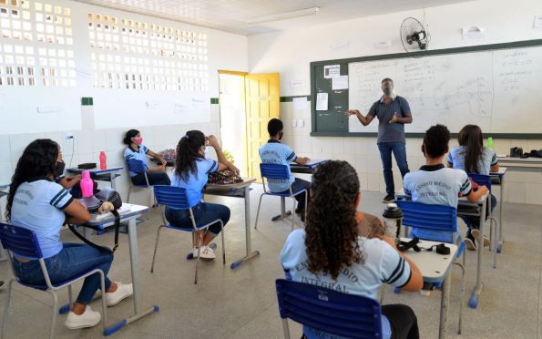 Professores de Sergipe preparam ato para cobrar reajuste do piso nacional