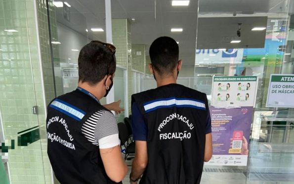 Após denúncias, Procon de Aracaju fiscaliza agências bancárias