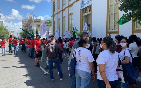 Ato dos servidores de Aracaju marca primeira sessão da Câmara Municipal