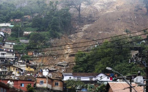 Com 117 mortos, Petrópolis volta a enfrentar chuvas e alagamentos