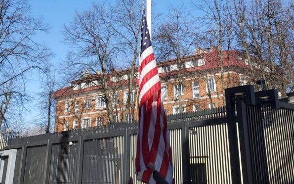 EUA fecham embaixada em Belarus e recomendam deixar a Rússia