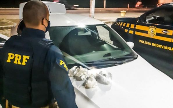 Sergipe: PRF encontra ecstasy, haxixe e maconha em carro de passeio