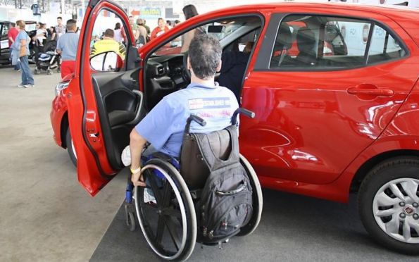 Valor limite de veículos com descontos para PCDs sobe para R$ 100 mil; confira regras