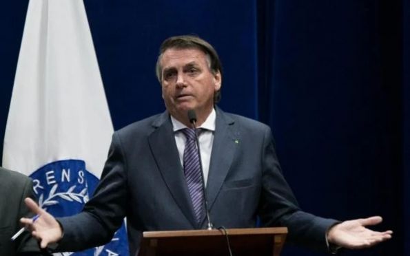 Bolsonaro admite possibilidade de substituir presidente da Petrobras