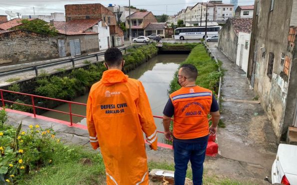 Com volume de 30mm em 6 horas, chuva coloca Aracaju em estágio de atenção