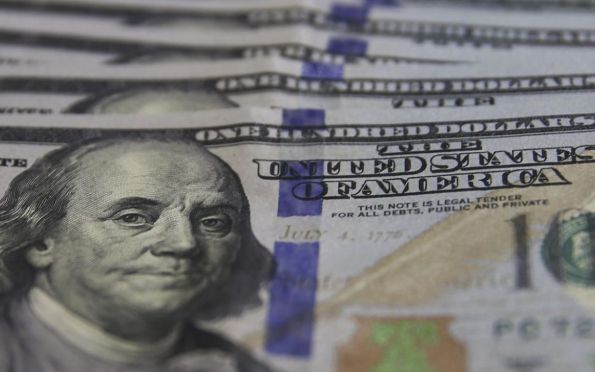 Dólar cai para R$ 4,74 e atinge menor valor desde o início da pandemia