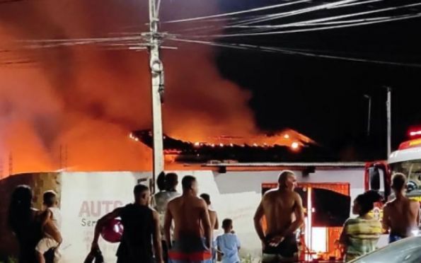 Homem ateia fogo em casa com esposa e filho dentro na zona sul de Aracaju