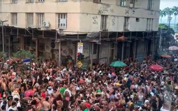 Mesmo proibidos, blocos de carnaval atraem foliões pelo Brasil