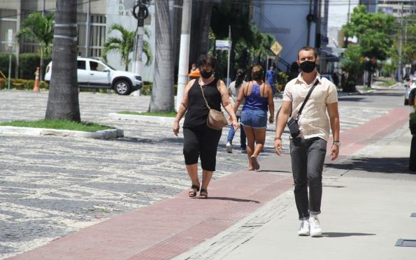 Sergipanos mantêm proteção no primeiro dia da liberação de máscaras