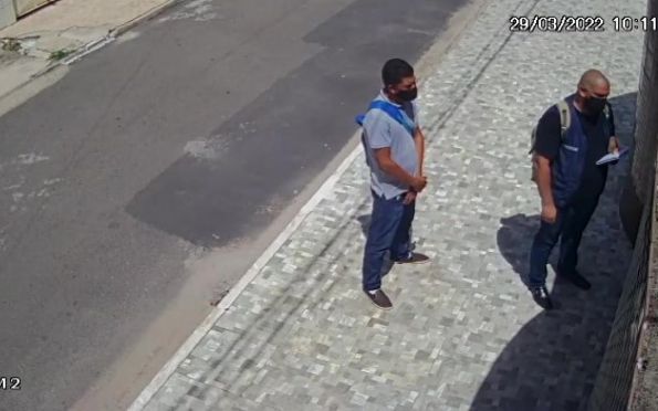 Câmera flagra dois homens se passando por agentes de Saúde em Aracaju