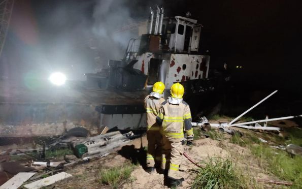 Embarcação pega fogo no município de Barra dos Coqueiros 