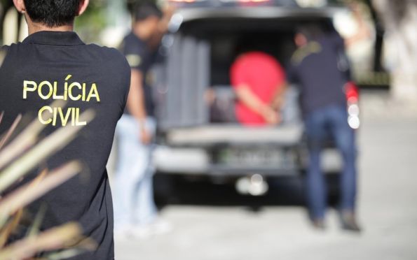 Homem de 42 anos é preso acusado de dopar e estuprar a filha em Aracaju