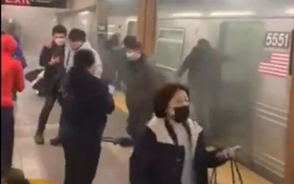 Imagens mostram momento da explosão em metrô de Nova York
