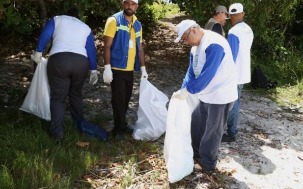 Mais de 1 tonelada de lixo é retirada dos mares e rios em Aracaju