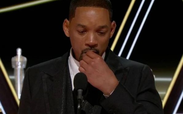 Will Smith é banido de cerimônia do Oscar por 10 anos após polêmica
