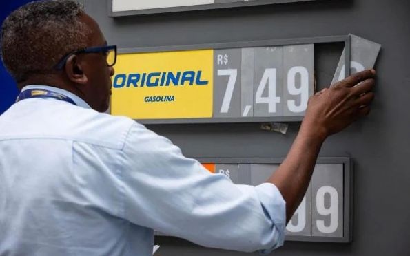 ANP: gasolina sobe pela 4ª semana consecutiva; preço atinge R$ 8,99
