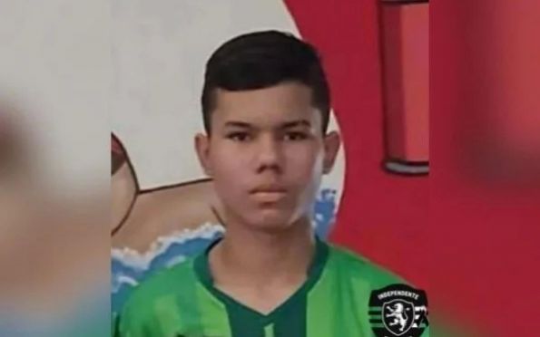 Aos 14 anos anos, jogador de futsal morre durante partida em Goiás