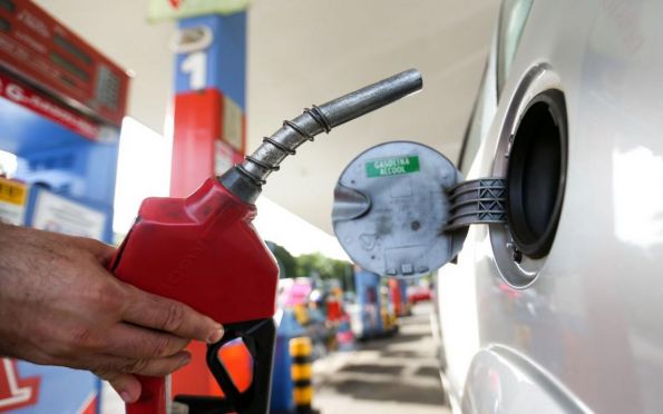 Gasolina se aproxima de R$ 8 pela segunda semana seguida em Sergipe