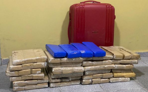 Polícia Civil prende três pessoas com 65 quilos de maconha em Sergipe