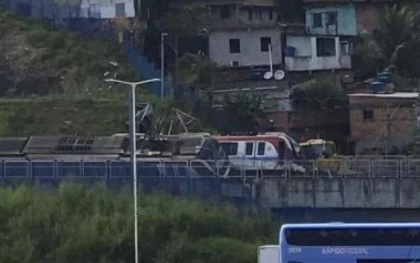 Vídeo: dois vagões de metrô descarrilam em Salvador