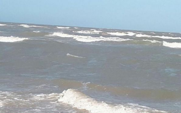 Marinha emite alerta de ressaca com ondas de até 2,5 metros em Sergipe