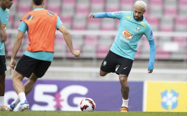 Neymar se machuca durante treino e pode desfalcar seleção nesta quinta