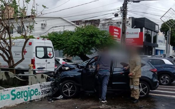 Acidente no Centro de Aracaju deixa dois condutores feridos