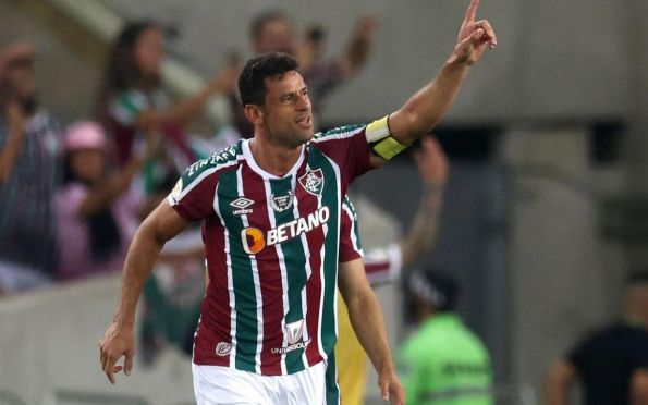 Brasileiro: Fluminense goleia Corinthians e dá salto na classificação