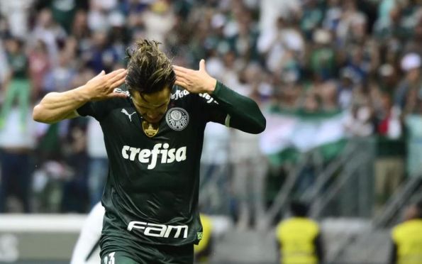 Brasileirão: Palmeiras aproveita tropeço do Corinthians e aumenta vantagem