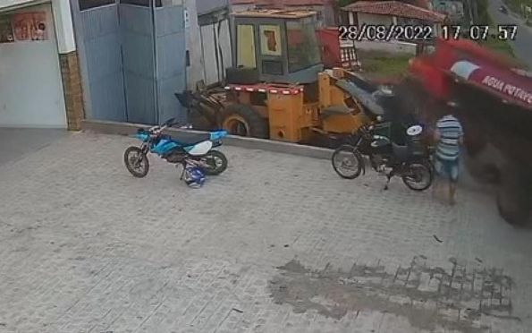 Caminhão desgovernado deixa um homem ferido em Poço Redondo