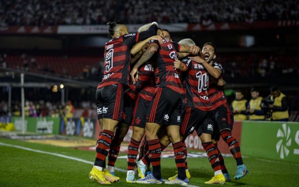 Copa do Brasil: Cebolinha desencanta e Flamengo vence São Paulo por 3 a 1