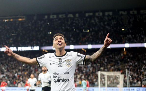Corinthians vence Bragantino e encerra seca de vitórias no Brasileiro