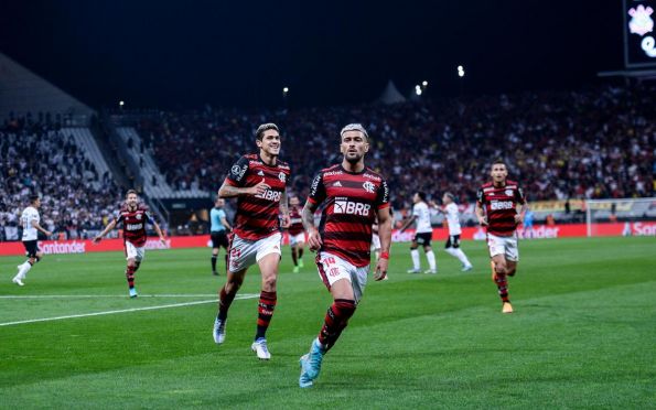 Flamengo bate o Corinthians por 2 a 0 em noite de Arrascaeta e Gabigol