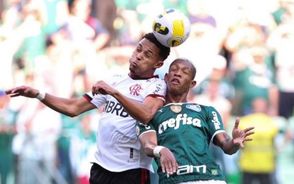 Flamengo sai na frente, mas Palmeiras empata e mantém vantagem
