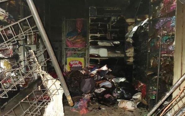 Loja é destruída em incêndio no bairro Santa Maria, em Aracaju